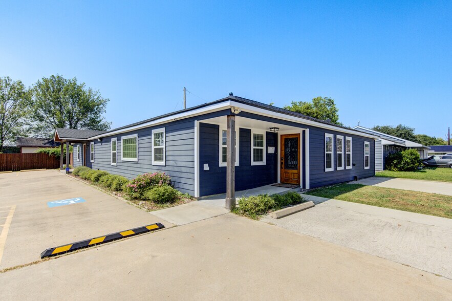 More Photos Of 2208 Strawberry Rd, Pasadena Office Residential For Sale