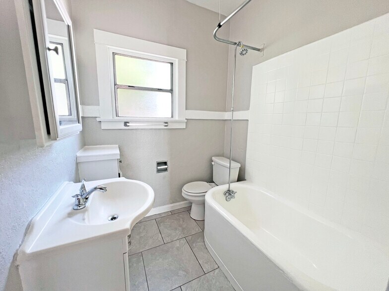 More Photos Of 679 Obispo Ave, Long Beach Apartments For Sale