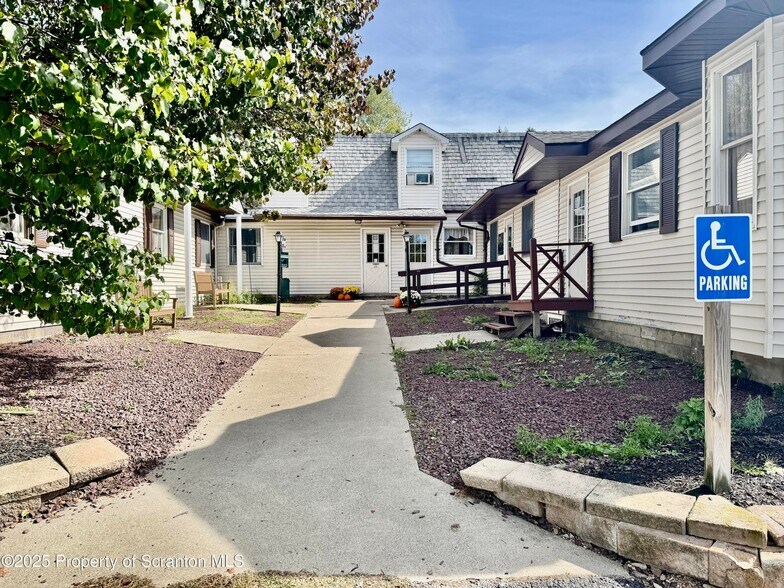 More Photos Of 1324 Justus Blvd, Clarks Summit Office For Lease