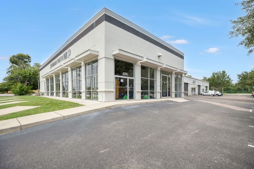 More Photos Of 2350 Us-17-92, Longwood Showroom For Sale