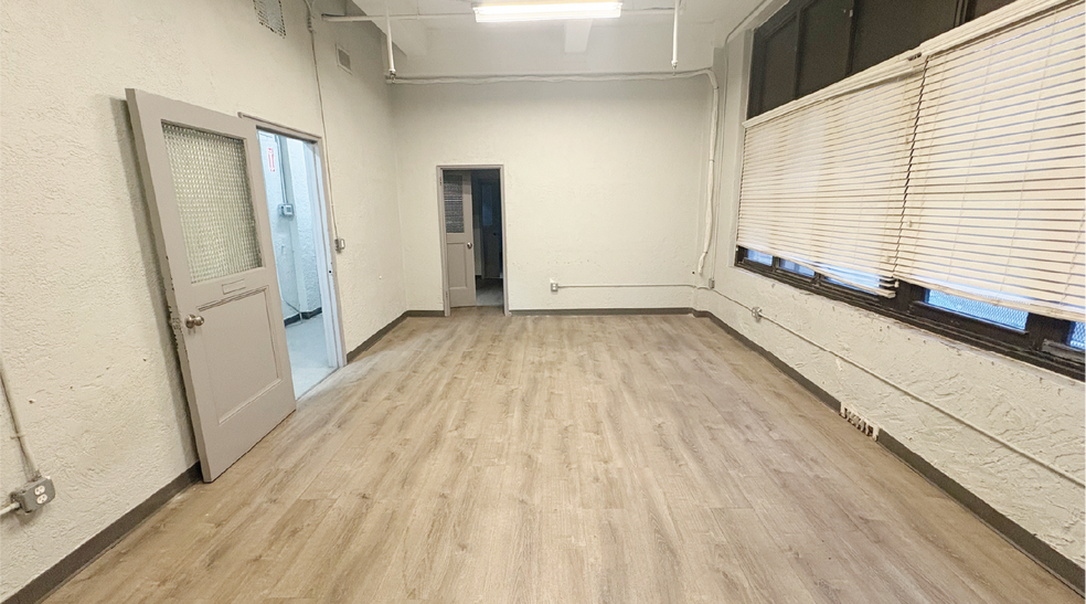 More Photos Of 32-31 57th St, Woodside Warehouse For Lease