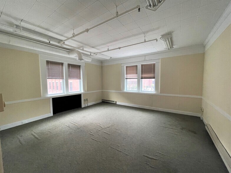 More Photos Of 2 York St, Biddeford Office For Sale