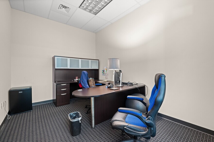 More Photos Of 9300 United Dr, Austin Unknown For Lease