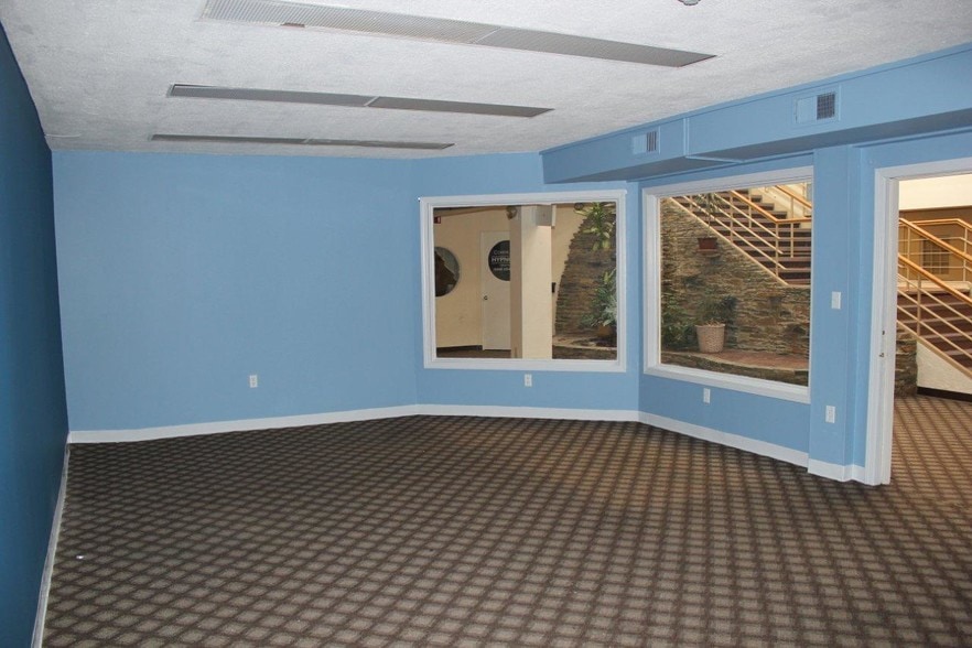 More Photos Of 13-25 Main St, Franklin Restaurant For Lease