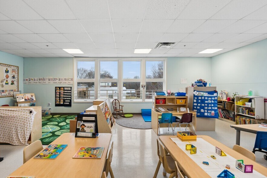 More Photos Of 443 W Lowell Ave, Haverhill Office For Sale