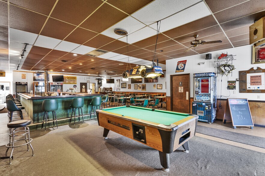 More Photos Of 110 E Pennsylvania Ave, New Stanton General Retail For Sale