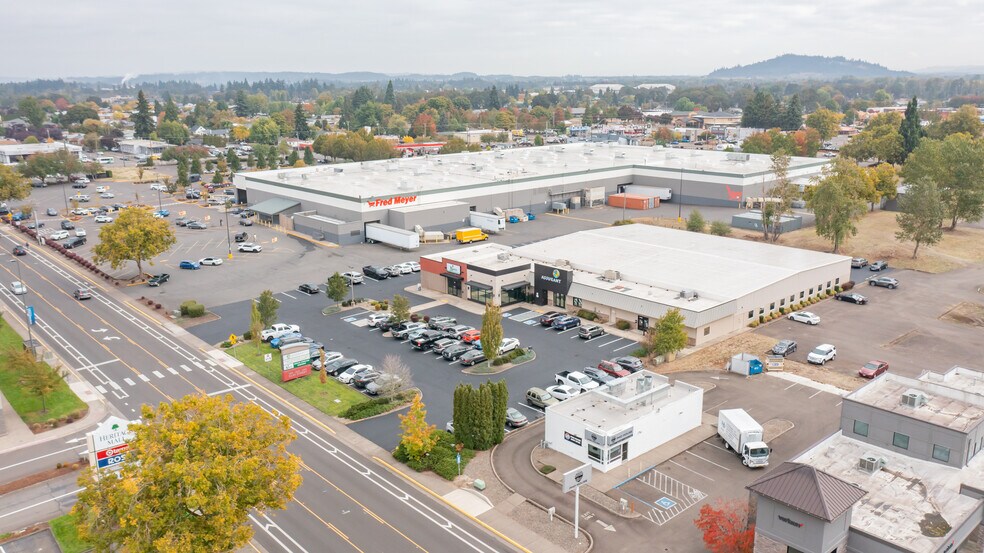 More Photos Of 1241 SE Clay St, Albany Storefront For Sale