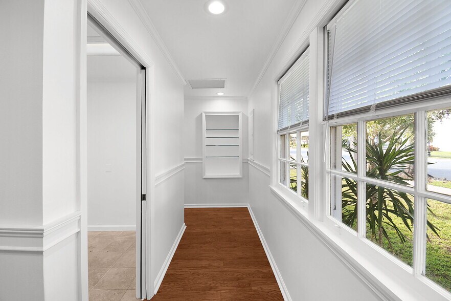 More Photos Of 300 SE Detroit Ave, Stuart Office For Lease