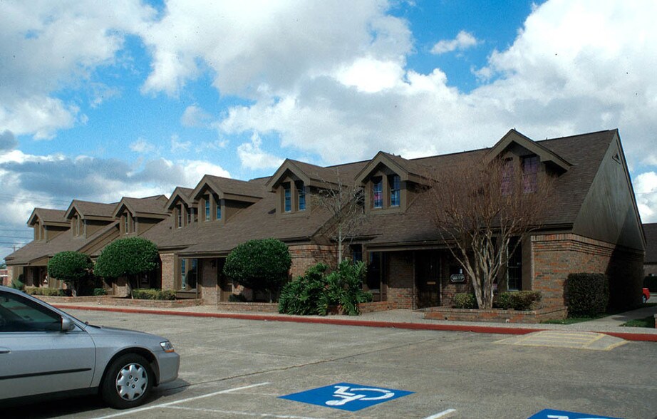 More Photos Of 6910 Bellaire Blvd, Houston Office For Sale