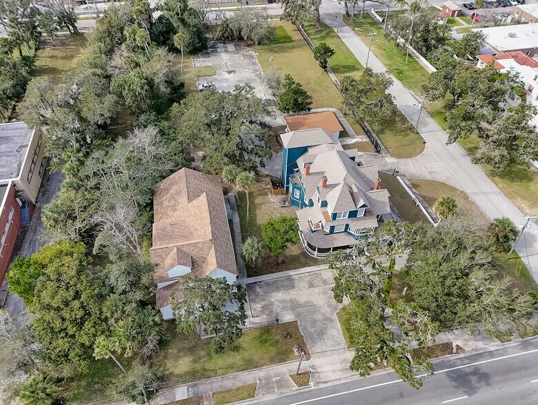More Photos Of 404 S Ridgewood Ave, Daytona Beach Apartments For Sale