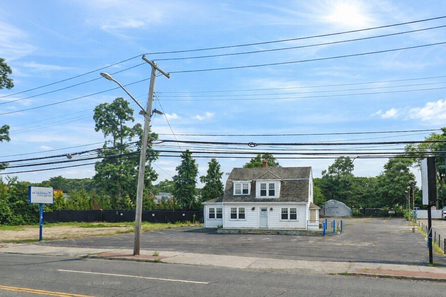 More Photos Of 1790 Middle Country Rd, Centereach Auto Dealership For Lease