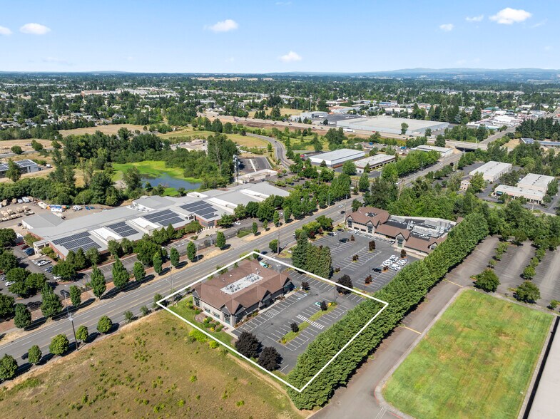 More Photos Of 3220 State St, Salem Office For Sale