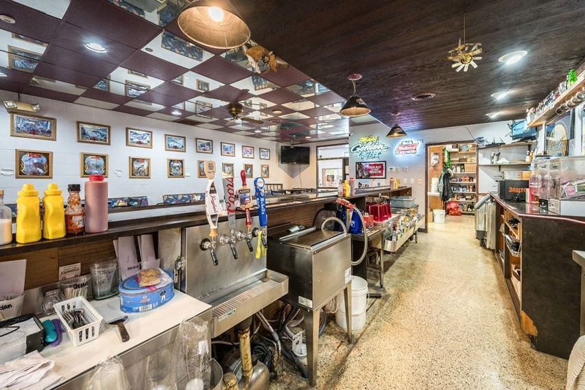 More Photos Of 236 E Maine St, Amboy Specialty For Sale