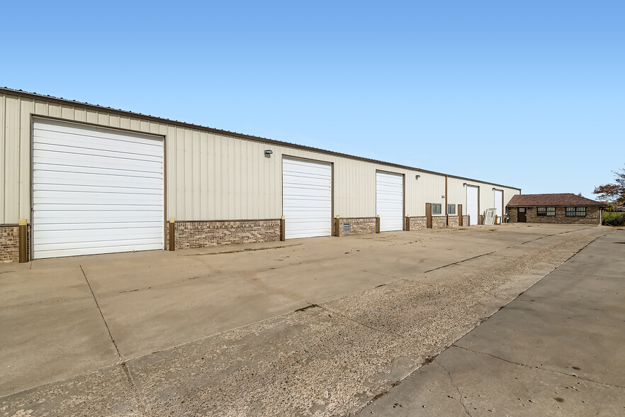 More Photos Of 720 N 9th Ave, Brighton Warehouse For Lease