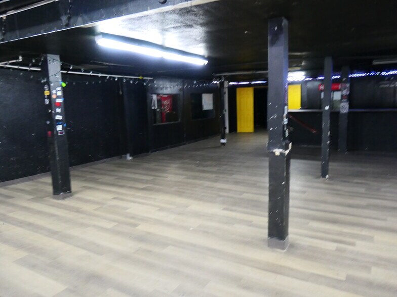 More Photos Of 7126 Lawndale St, Houston Storefront For Sale