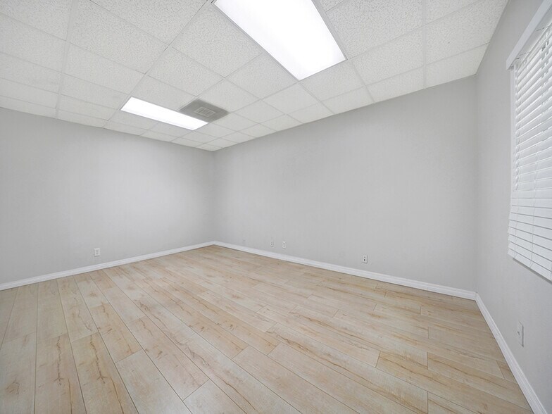 More Photos Of 2900 Bristol St, Costa Mesa Office For Sale