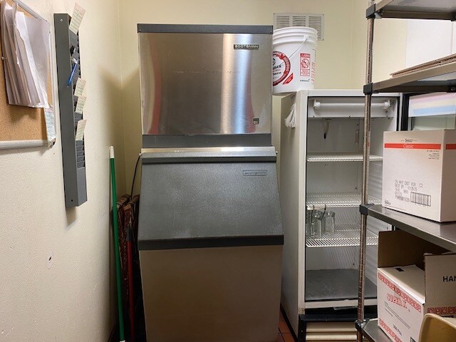 More Photos Of 162 N 6th St, Lander Specialty For Sale