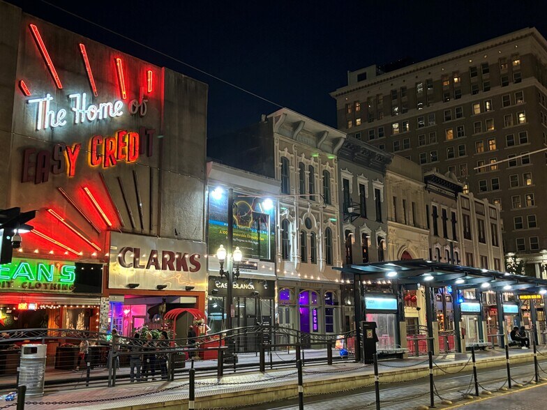 More Photos Of 312 Main St, Houston Restaurant For Lease