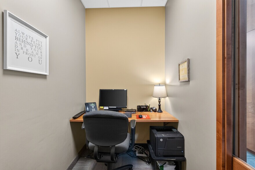 More Photos Of 9605 Schmidt Lake Rd, Plymouth Office Residential For Lease
