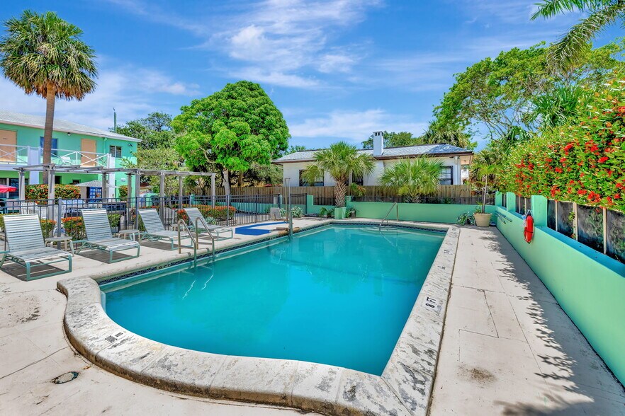 More Photos Of 320 N Federal Hwy, Lake Worth Hotel For Sale