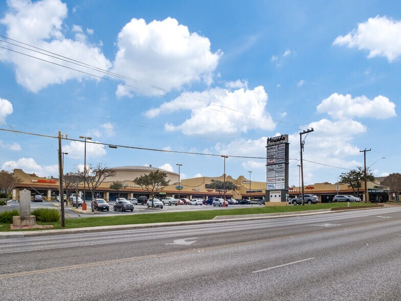 More Photos Of 300 W Bitters Rd, San Antonio Unknown For Lease