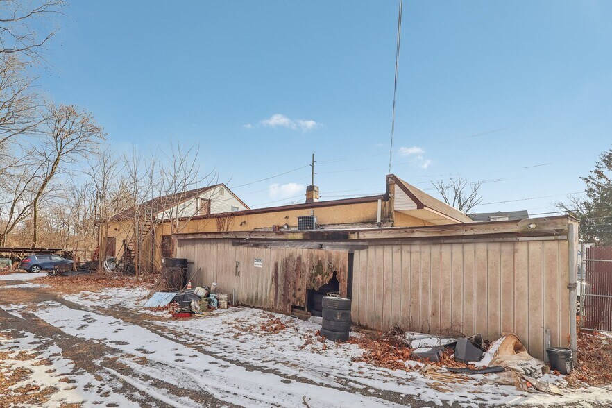 More Photos Of 1741 Princeton Ave, Lawrence Auto Repair For Sale