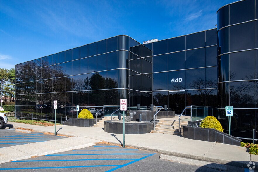 More Photos Of 640 Johnson Ave, Bohemia Office For Lease