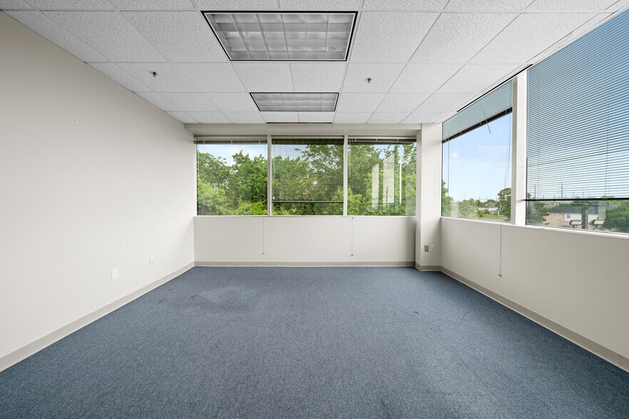 More Photos Of 7840 N Sam Houston Pky W, Houston Office For Lease