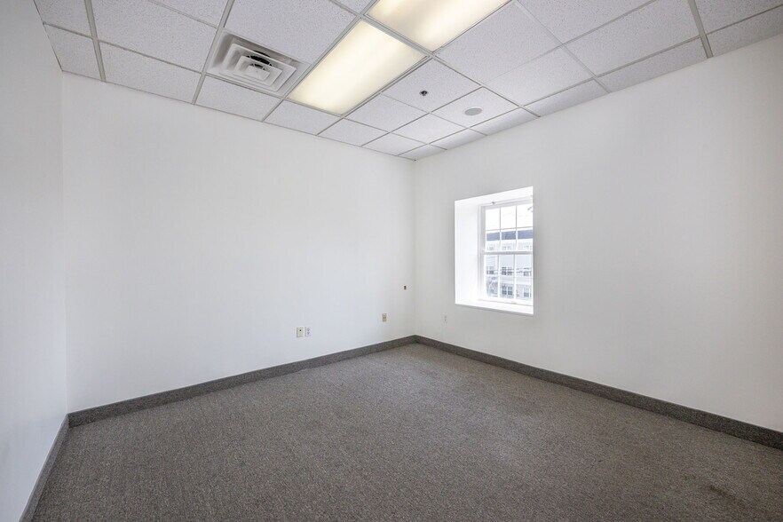 More Photos Of 125 Washington Ave, Dumont Unknown For Lease