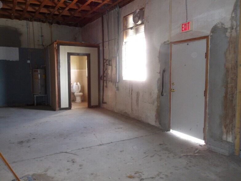 More Photos Of 618 W Van Buren Ave, Harlingen Light Distribution For Sale