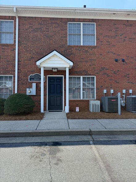 More Photos Of 4595 Towne Lake Pky, Woodstock Medical For Lease