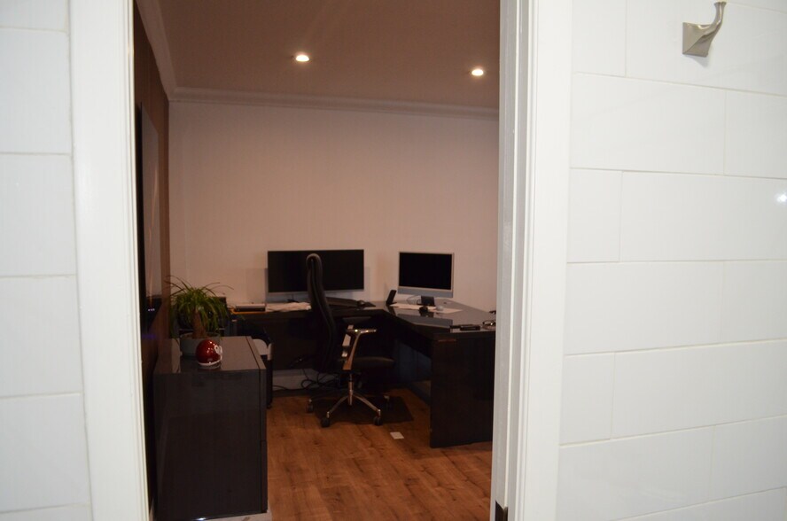 More Photos Of 7311-7323 NW 12th St, Miami Light Distribution For Sale