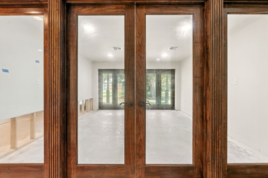 More Photos Of 213 Prairie St, Montgomery Industrial For Sale