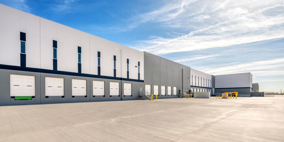 More Photos Of 12730 N Dysart Rd, El Mirage Warehouse For Lease