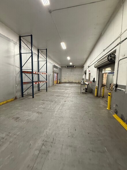 More Photos Of 1955 3rd Ave S, Saint Petersburg Warehouse For Lease