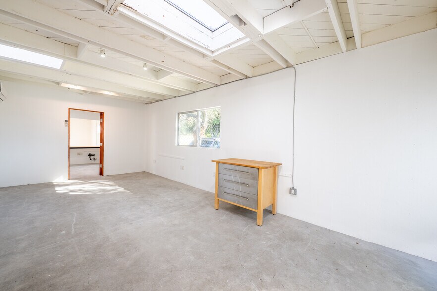 More Photos Of 5761 W Adams Blvd, Los Angeles Loft Creative Space For Sale