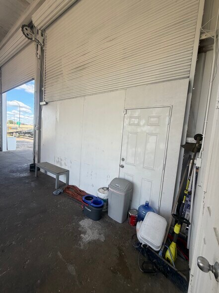 More Photos Of 3303 37th St, Orlando Warehouse For Lease