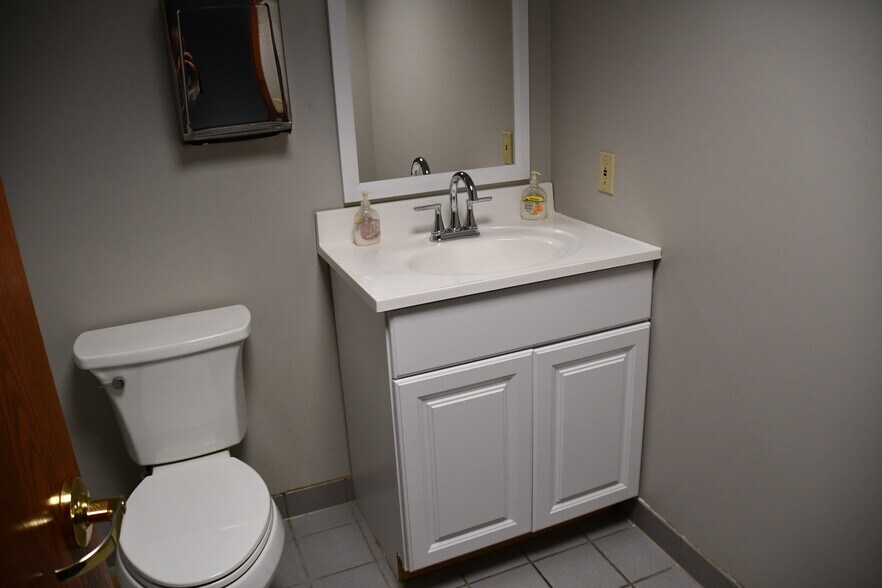 More Photos Of 9211 Broadway, Merrillville Office For Lease