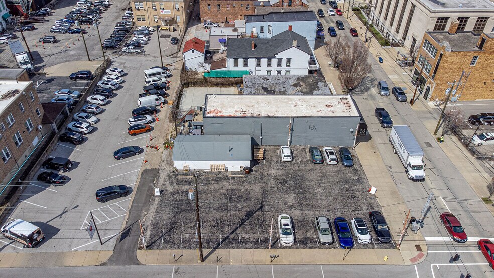 More Photos Of 729 Scott St, Covington Bar For Sale