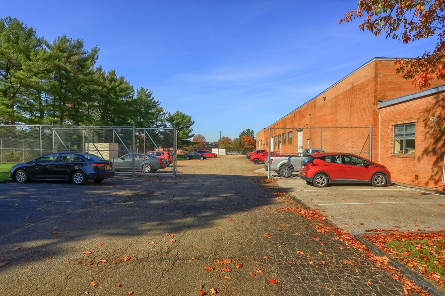 More Photos Of 150 Gamma Dr, Pittsburgh Light Manufacturing For Sale