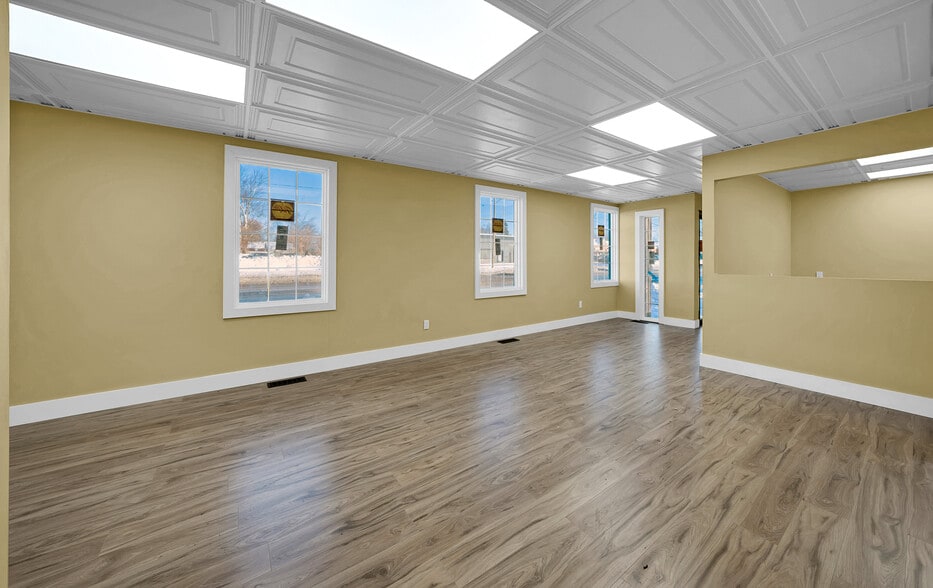 More Photos Of 1095 W Huron St, Waterford Medical For Lease
