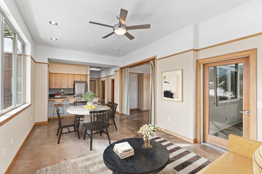 More Photos Of 2205 Ashland St, Ashland Storefront Retail Office For Sale