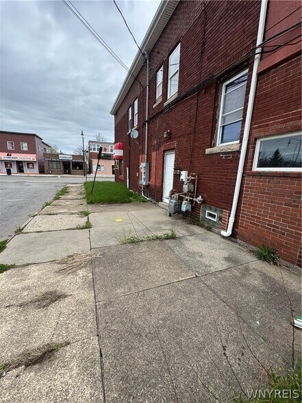 More Photos Of 2501 Pine Ave, Niagara Falls Storefront Retail Residential For Sale
