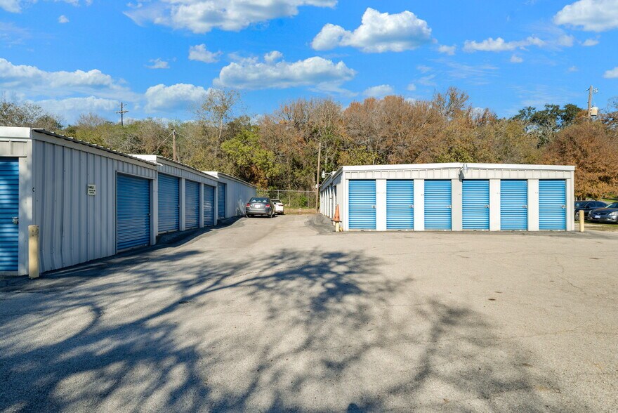More Photos Of 145 Quail Run, San Marcos Self Storage For Sale