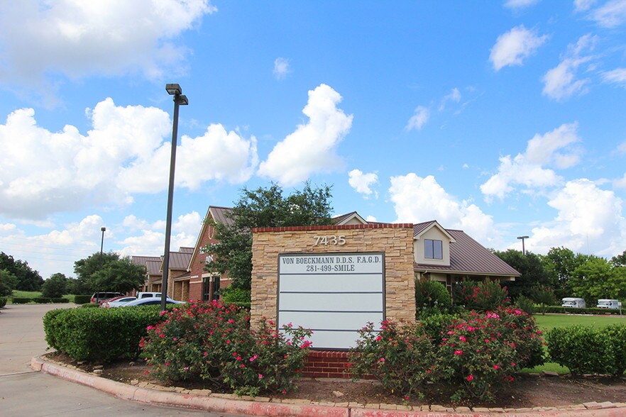 More Photos Of 7435 Highway 6, Missouri City Office For Lease
