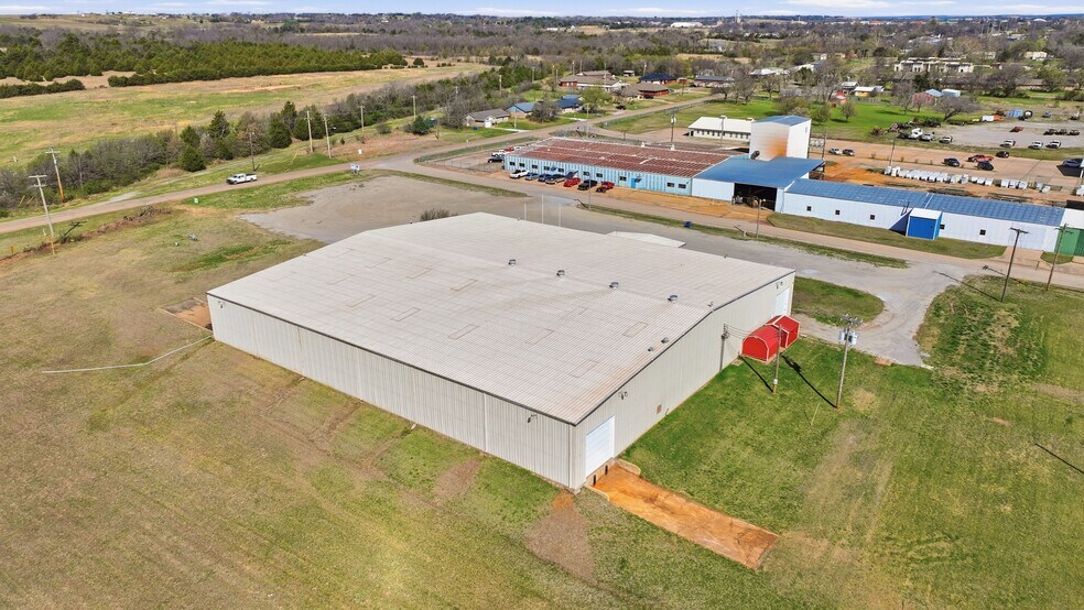 More Photos Of 500 E 19th St, Cushing Industrial For Lease