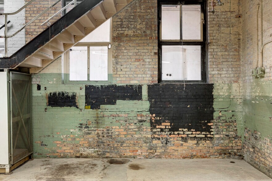 More Photos Of 1618-1620 Central Ave NE, Minneapolis Warehouse For Lease