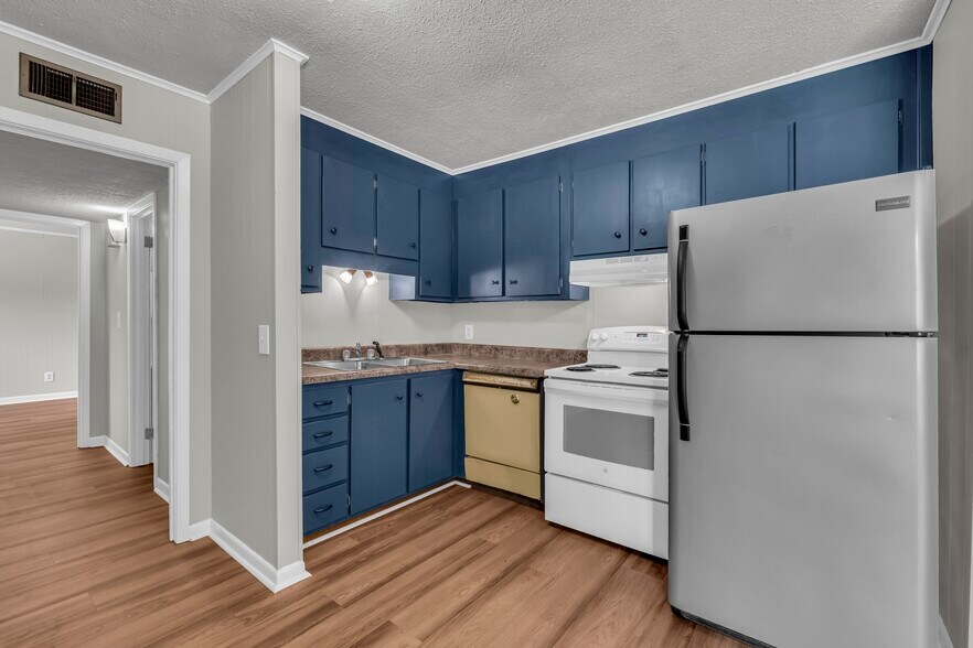 More Photos Of 102 S Browder St, Columbus Multifamily For Sale