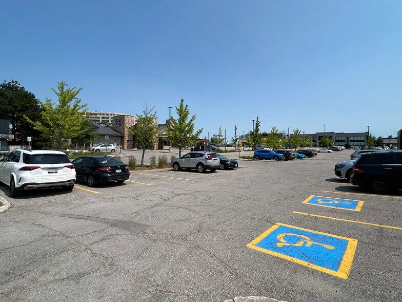 More Photos Of 140 York Blvd, Richmond Hill Restaurant For Lease