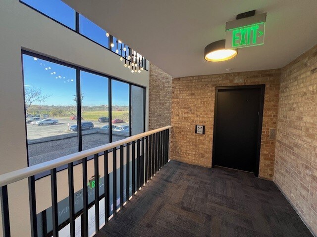 More Photos Of 2512 S Interstate 35 S, Austin Office For Lease